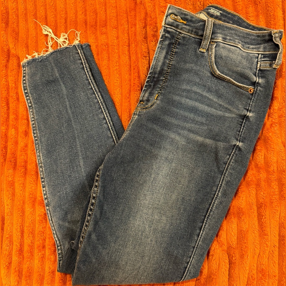 Old Navy Extra High-Rise Rockstar Super Skinny Jeans-10 - Picture 2 of 4